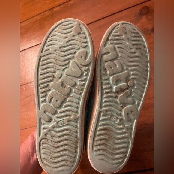 Native Jefferson Kids Slip-On Shoes – Origami Print Hydrangea Blue / Shell White - Picture 4 of 8